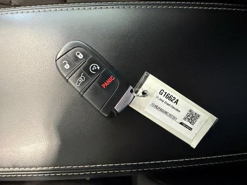 Used 2021 Jeep Grand Cherokee Freedom Edition AWD/4WD image 37