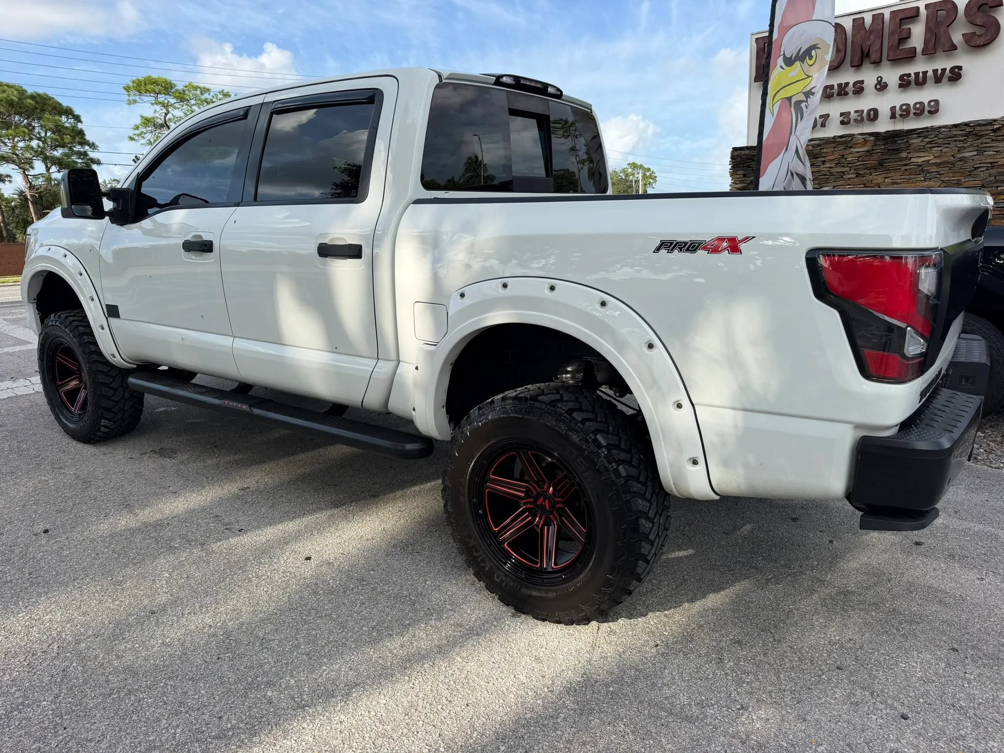 Used 2020 Nissan Titan PRO-4X w/ Pro-4x Convenience Package AWD/4WD image 4
