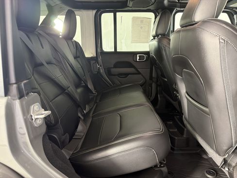 Used 2022 Jeep Wrangler Unlimited Sahara AWD/4WD image 32
