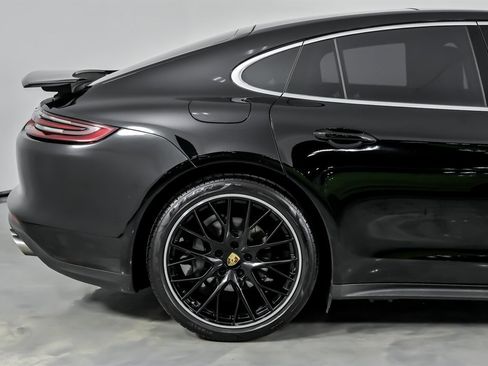 Used 2018 Porsche Panamera 4S image 13