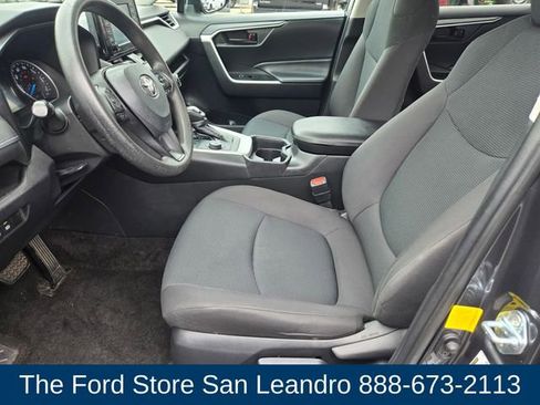 Used 2021 Toyota RAV4 LE AWD/4WD image 13