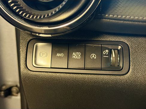 Used 2025 Chevrolet Equinox LT w/ Convenience Package II image 17