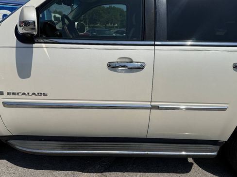 Used 2007 Cadillac Escalade AWD w/ Information Package image 39