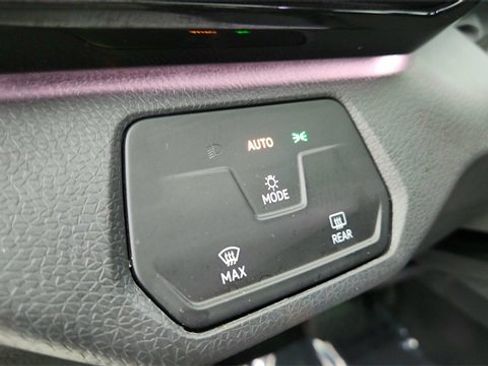 Used 2025 Volkswagen ID.4 Pro image 36