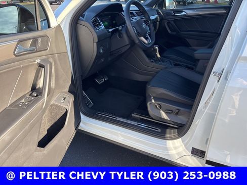 Used 2022 Volkswagen Tiguan SE R-Line image 11