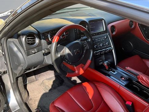 Used 2015 Nissan GT-R Premium AWD/4WD image 16