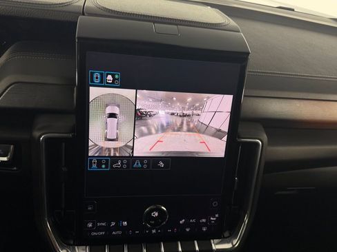 Used 2025 GMC Yukon Denali image 18