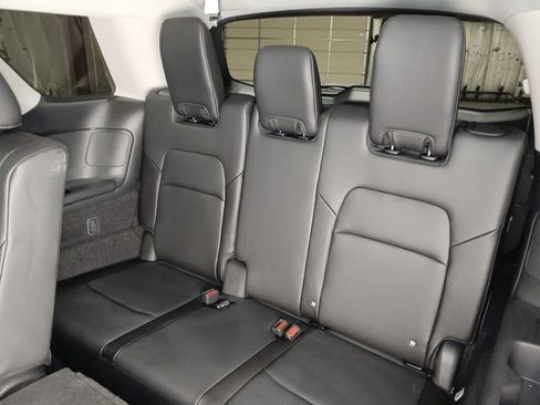 Used 2025 Nissan Pathfinder SL AWD/4WD image 14