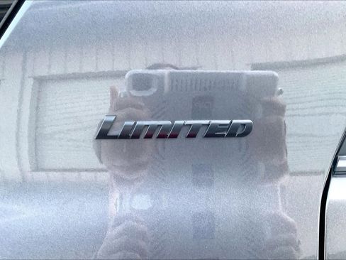 Used 2019 Toyota 4Runner Limited image 9