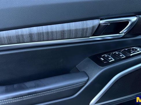 Used 2025 Kia Telluride EX image 11