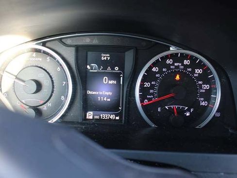 Used 2017 Toyota Camry XSE w/ Moonroof Package FWD image 9