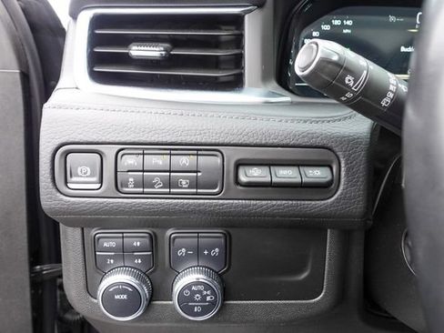 Used 2024 GMC Yukon XL Denali AWD/4WD image 22