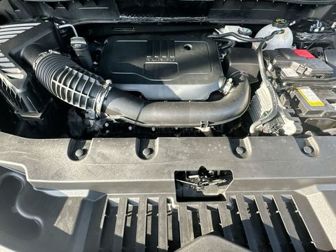 Used 2025 Chevrolet Blazer LT AWD/4WD image 12