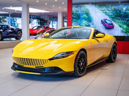 Used 2025 Ferrari Roma Spider image 4