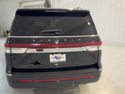 Used 2023 Lincoln Navigator Reserve w/ Monochromatic Package image 8