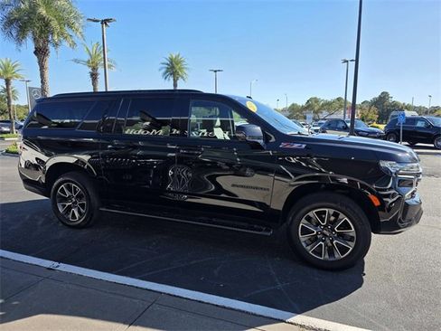 Used 2021 Chevrolet Suburban Z71 w/ Luxury Package image 5