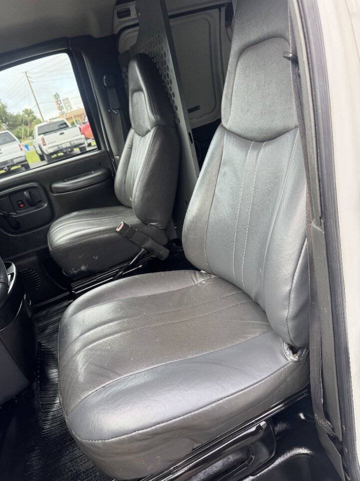 Used 2001 Chevrolet Express 2500 RWD image 13