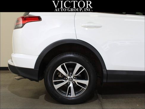 Used 2018 Toyota RAV4 XLE AWD/4WD image 12