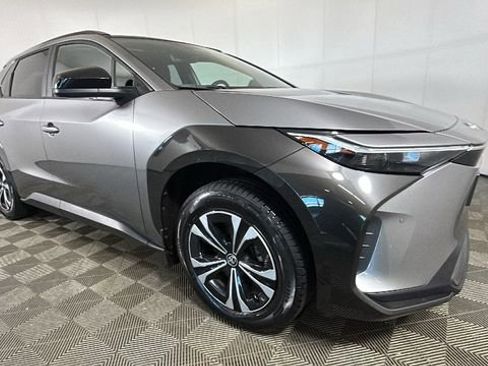 Used 2023 Toyota bZ4X AWD image 2
