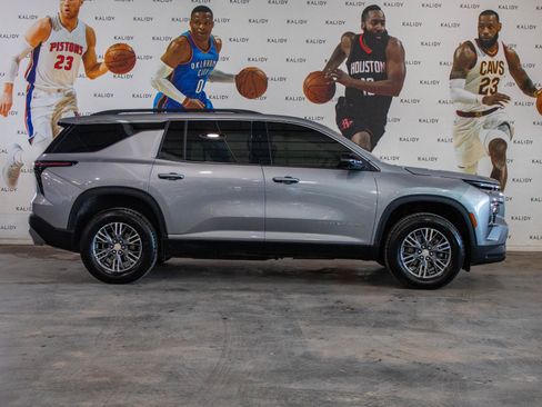 Used 2024 Chevrolet Traverse LT image 18