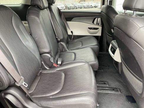 Used 2024 Kia Carnival LX FWD image 23