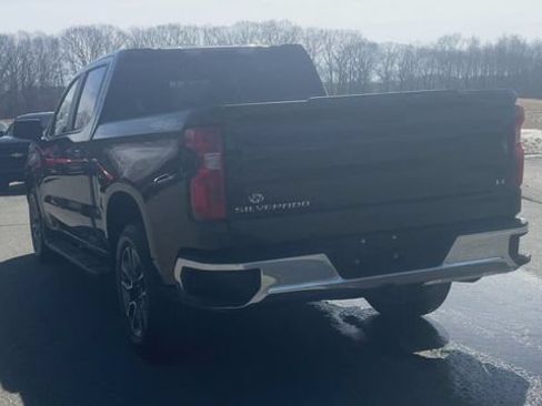 Used 2022 Chevrolet Silverado 1500 LT AWD/4WD image 7