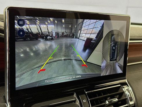 Used 2024 Lincoln Navigator Premiere image 17