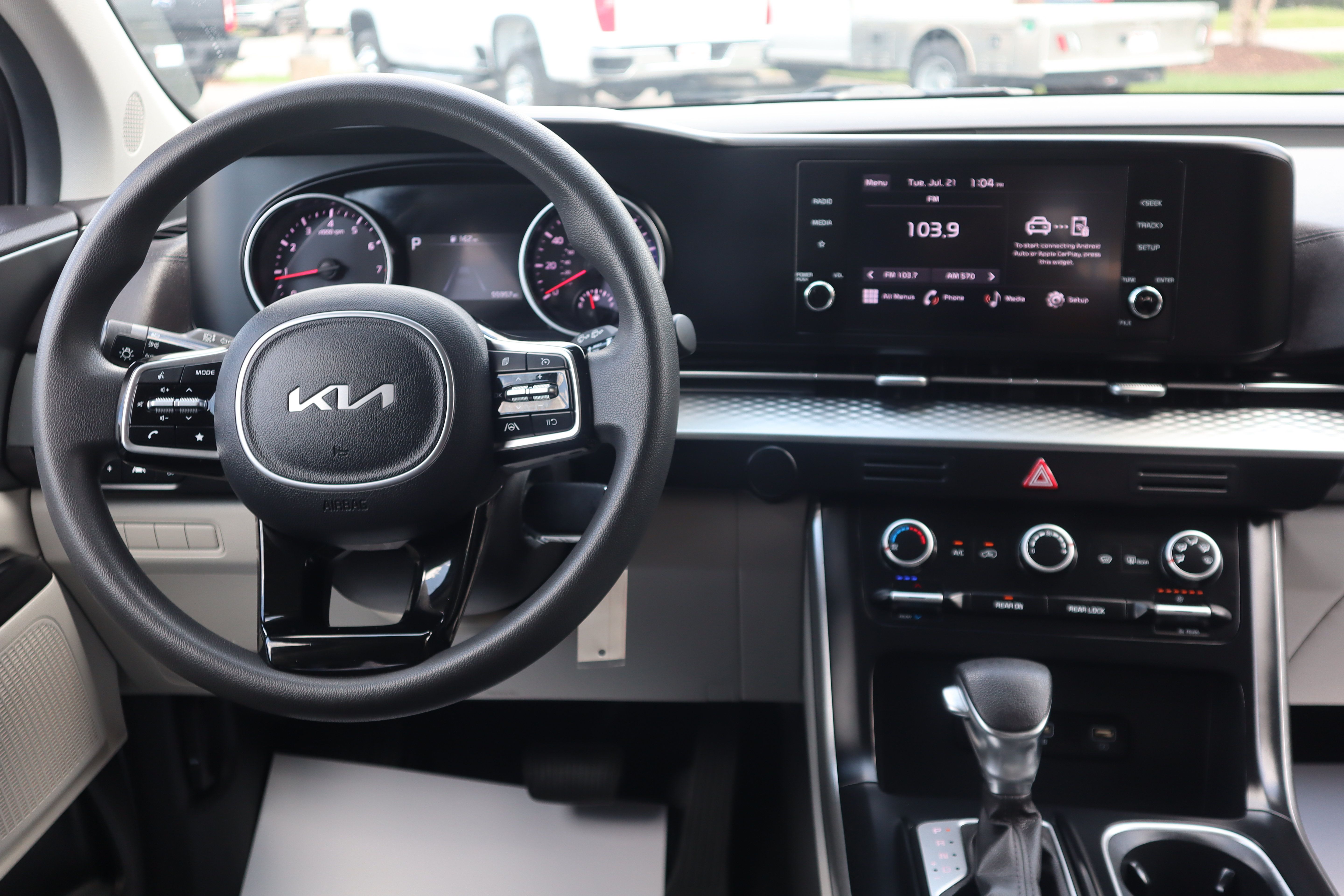 Used 2023 Kia Carnival LX FWD image 11