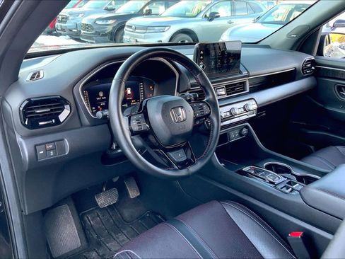 Used 2025 Honda Pilot Black Edition image 18