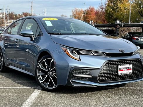 Used 2022 Toyota Corolla SE image 2