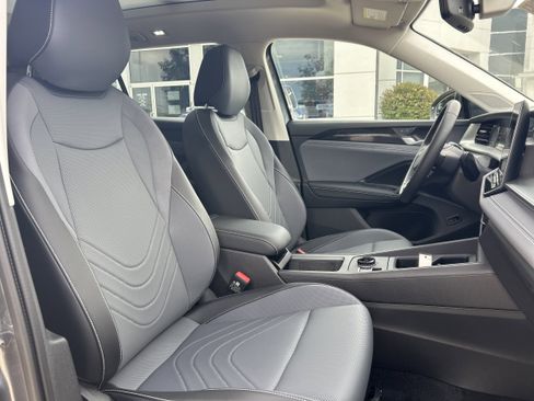 New 2025 Volkswagen Tiguan SE image 8