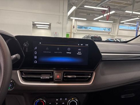 Used 2025 Chevrolet TrailBlazer LS w/ LS Convenience Package AWD/4WD image 8