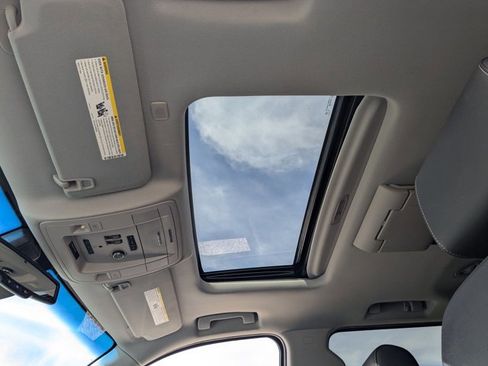 Used 2019 Chevrolet Suburban LT image 16