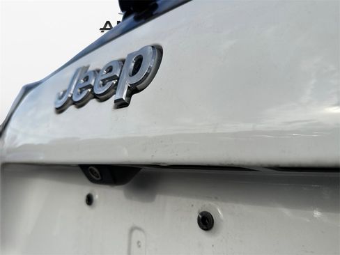 Certified 2022 Jeep Cherokee Limited image 17