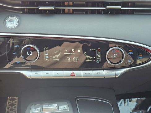 Used 2025 Genesis GV70 3.5T Sport image 16