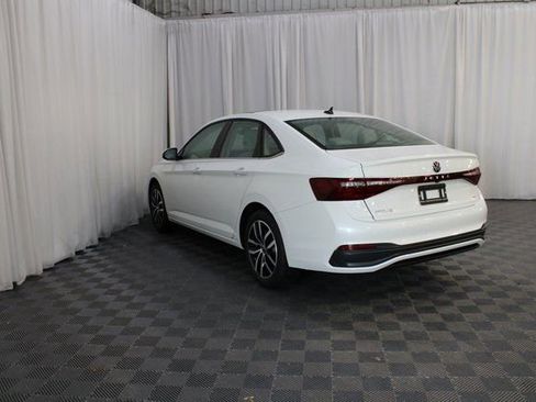 New 2026 Volkswagen Jetta SE FWD image 19