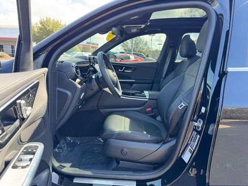 Used 2025 Mercedes-Benz GLC 300 4MATIC image 26