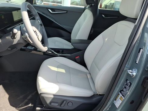 New 2026 Kia Niro EX image 13