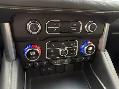Used 2022 GMC Yukon XL SLT w/ SLT Premium Package AWD/4WD image 29