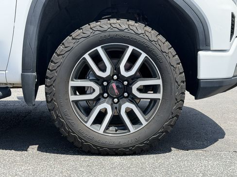 Used 2023 GMC Sierra 1500 AT4 w/ AT4 Premium Package AWD/4WD image 13