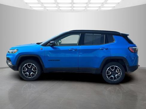 Certified 2025 Jeep Compass Trailhawk w/ Sun & Sound Group AWD/4WD image 4