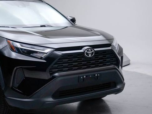 Used 2022 Toyota RAV4 XLE image 10