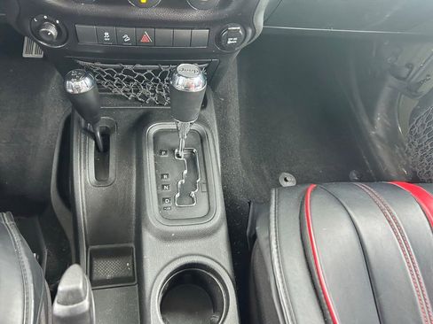 Used 2015 Jeep Wrangler Unlimited Sport w/ Quick Order Package 24S AWD/4WD image 24