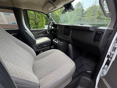 Used 2025 Chevrolet Express 3500 LT w/ LT Preferred Equipment Group RWD image 8