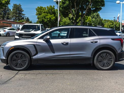 Used 2025 Chevrolet Blazer EV LT AWD/4WD image 10