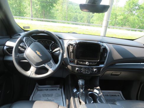 Used 2022 Chevrolet Traverse LT w/ LT Premium Package image 10