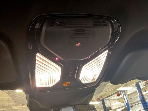 Used 2025 BMW X5 xDrive40i w/ M Sport Package image 36