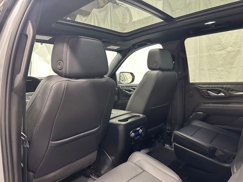 Used 2023 GMC Yukon XL Denali AWD/4WD image 46