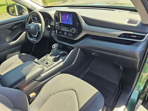 Used 2023 Toyota Highlander L AWD/4WD image 11