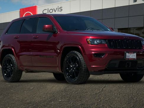 Used 2020 Jeep Grand Cherokee Altitude AWD/4WD image 10